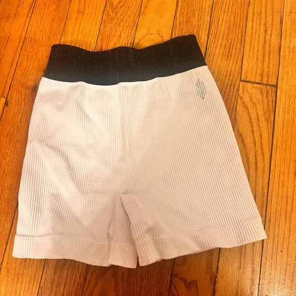 Free people FP Movement prajna xs/s short happiness runs bike good karma white - Picture 2 of 3